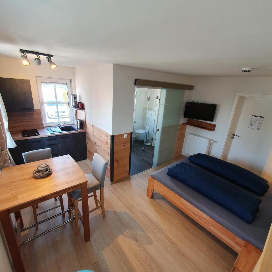 Alte Backstube - Ferienwohnung Hüttenstube und Ferienzimmer Auszeit Erkenbrechtsweiler Exterior foto